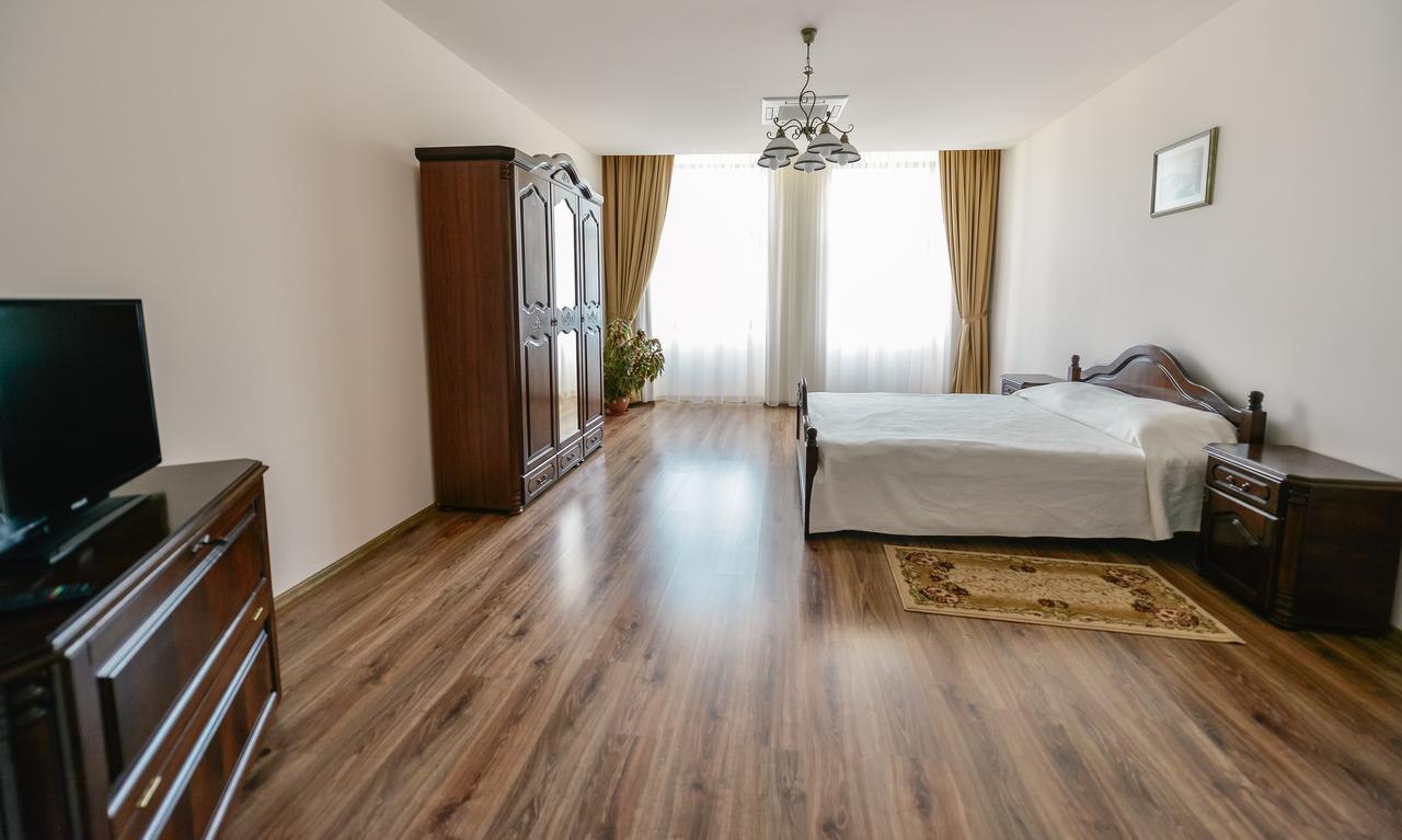 Le Petit Paris Hotel Cluj-Napoca Ngoại thất bức ảnh