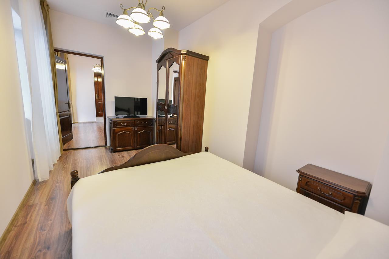 Le Petit Paris Hotel Cluj-Napoca Ngoại thất bức ảnh