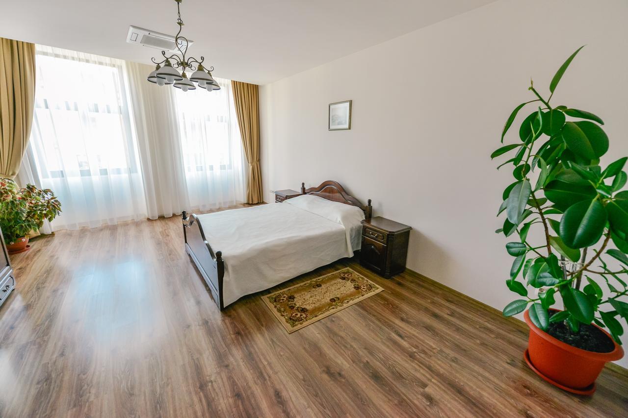 Le Petit Paris Hotel Cluj-Napoca Ngoại thất bức ảnh
