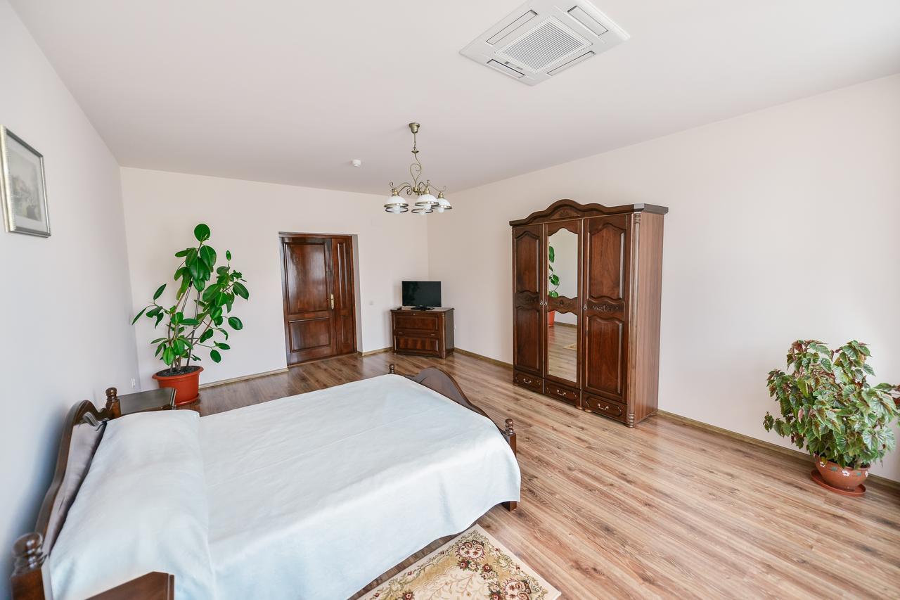 Le Petit Paris Hotel Cluj-Napoca Ngoại thất bức ảnh