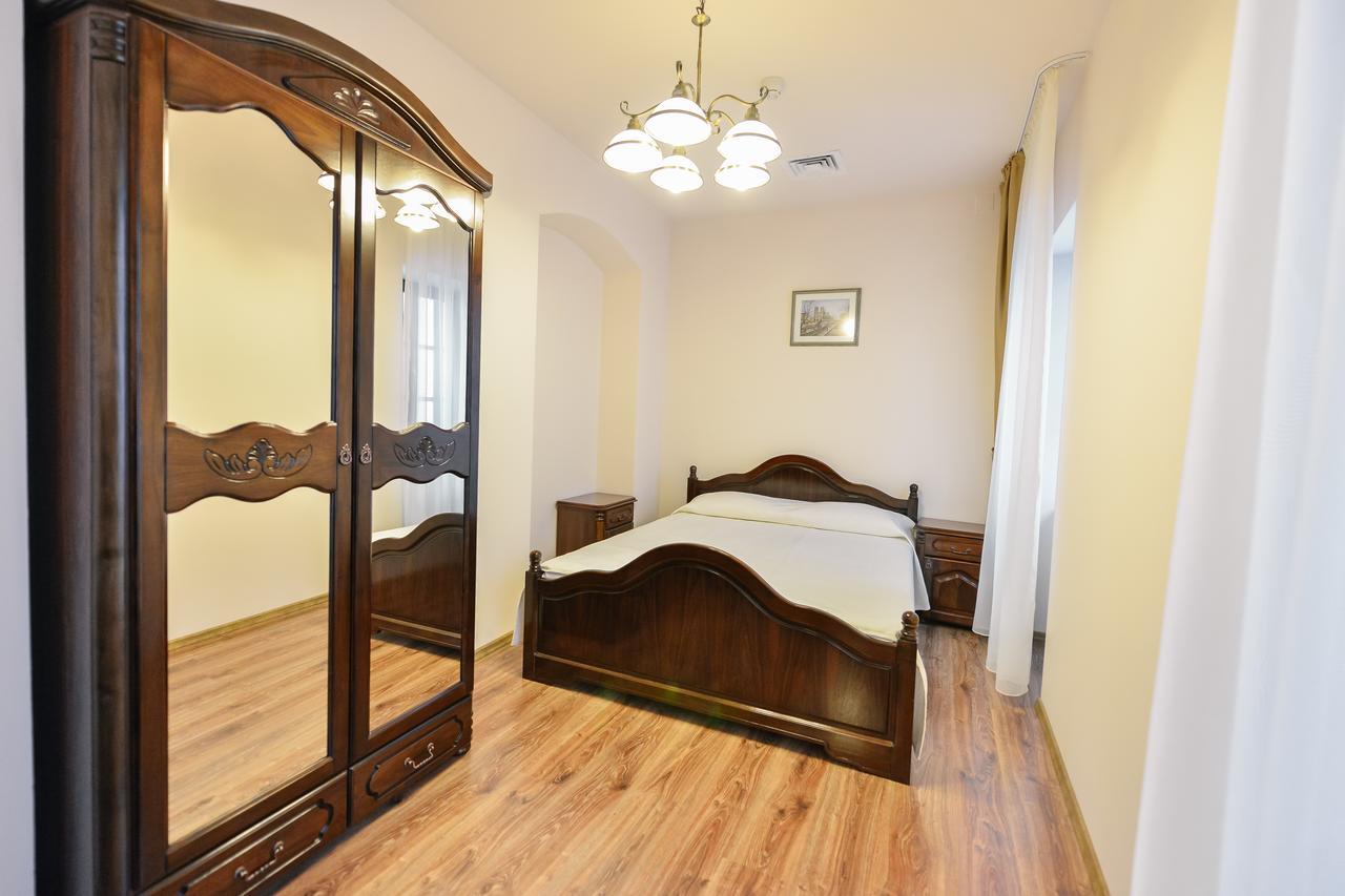Le Petit Paris Hotel Cluj-Napoca Ngoại thất bức ảnh