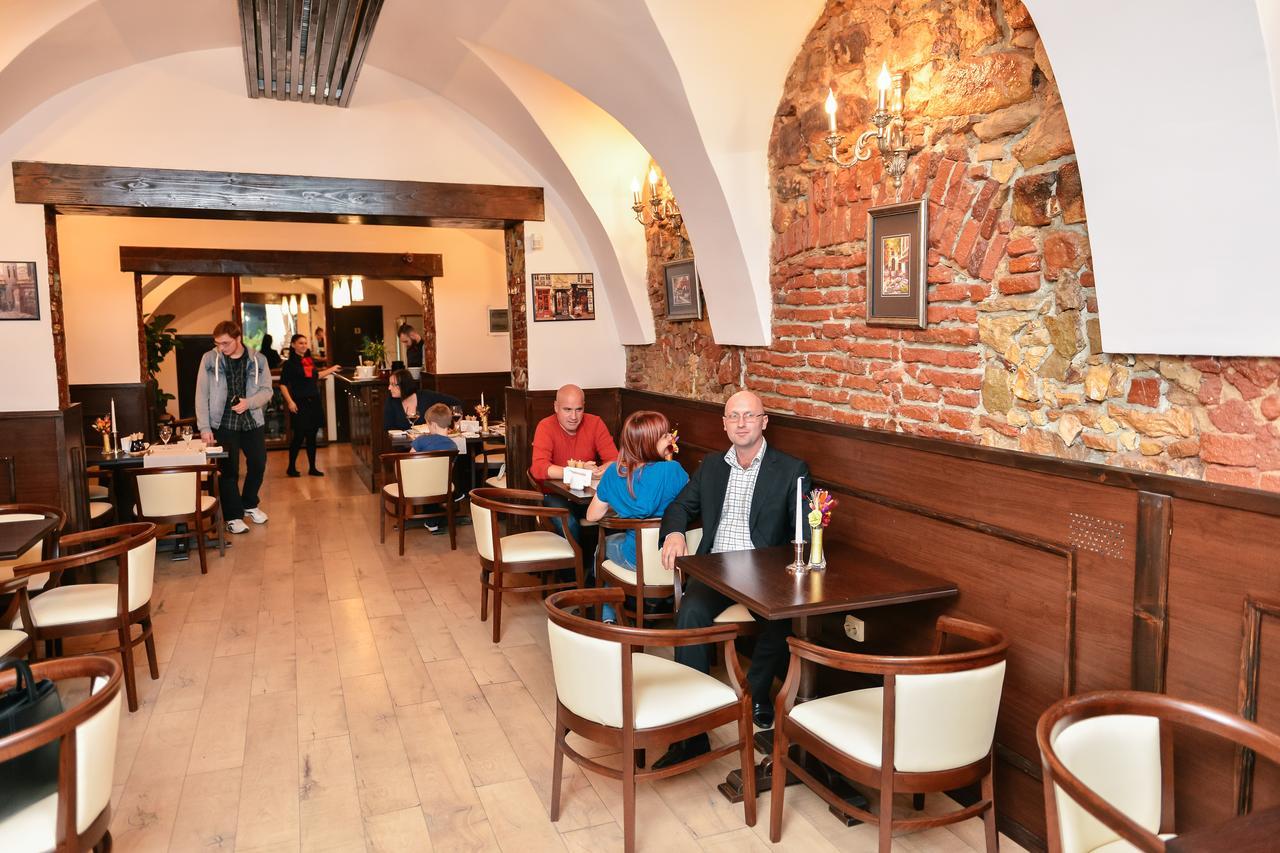 Le Petit Paris Hotel Cluj-Napoca Ngoại thất bức ảnh