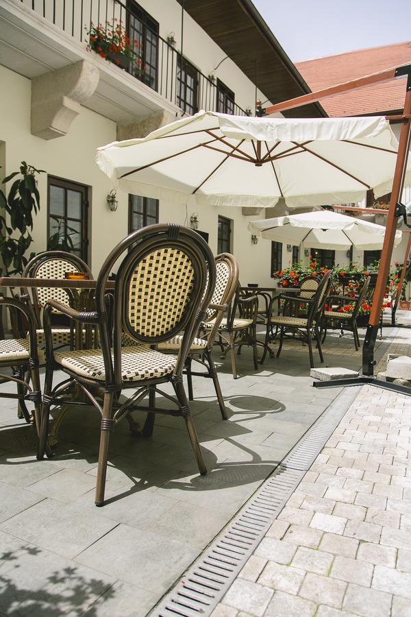 Le Petit Paris Hotel Cluj-Napoca Ngoại thất bức ảnh