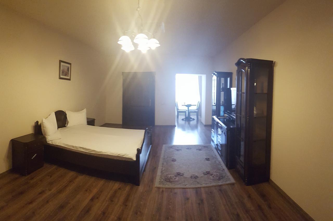 Le Petit Paris Hotel Cluj-Napoca Ngoại thất bức ảnh